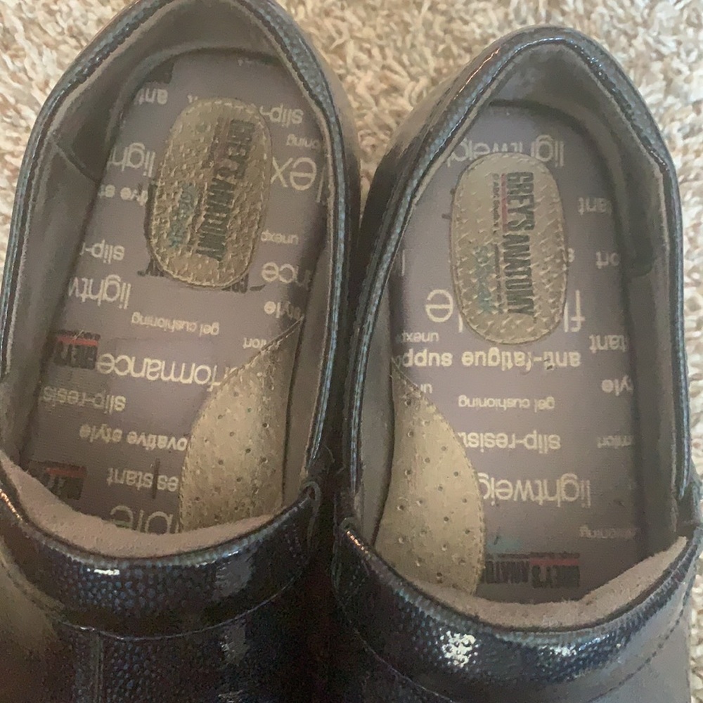 Shoes - Picture 5 of 6